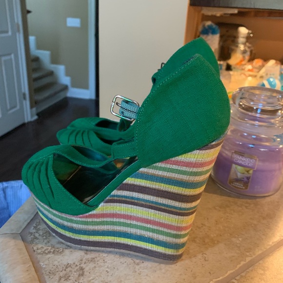 QuipId Green Wedge with multicolored bottom - Picture 3 of 4